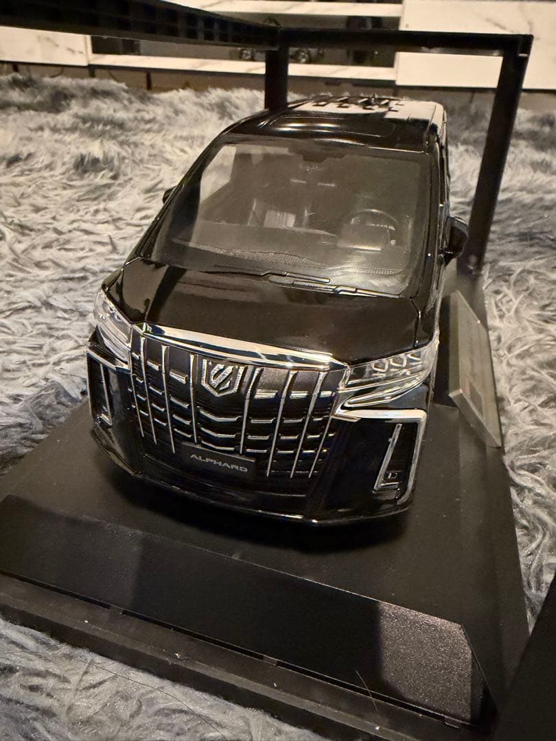 ブラック入荷！値下げ不可 トヨタ アルファード ミニカー 1/18 ホワイト