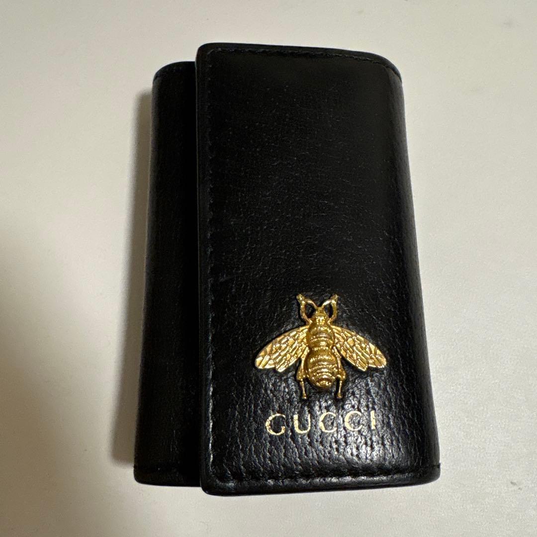 GUCCI グッチ キーケース 蜂モチーフ ブラック レザー