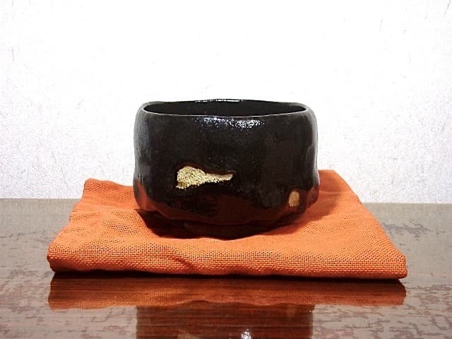 楽焼　大徳寺 大亀老師 銘：古里　陶工 佐々木輝夫 作　茶碗　共箱　無傷　保証。