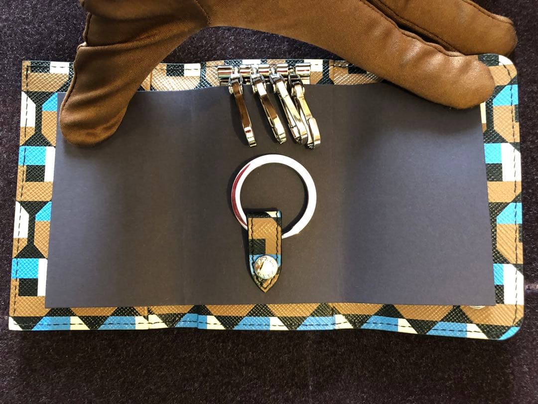 3*0様 PRADA サフィアーノレザー キーケース