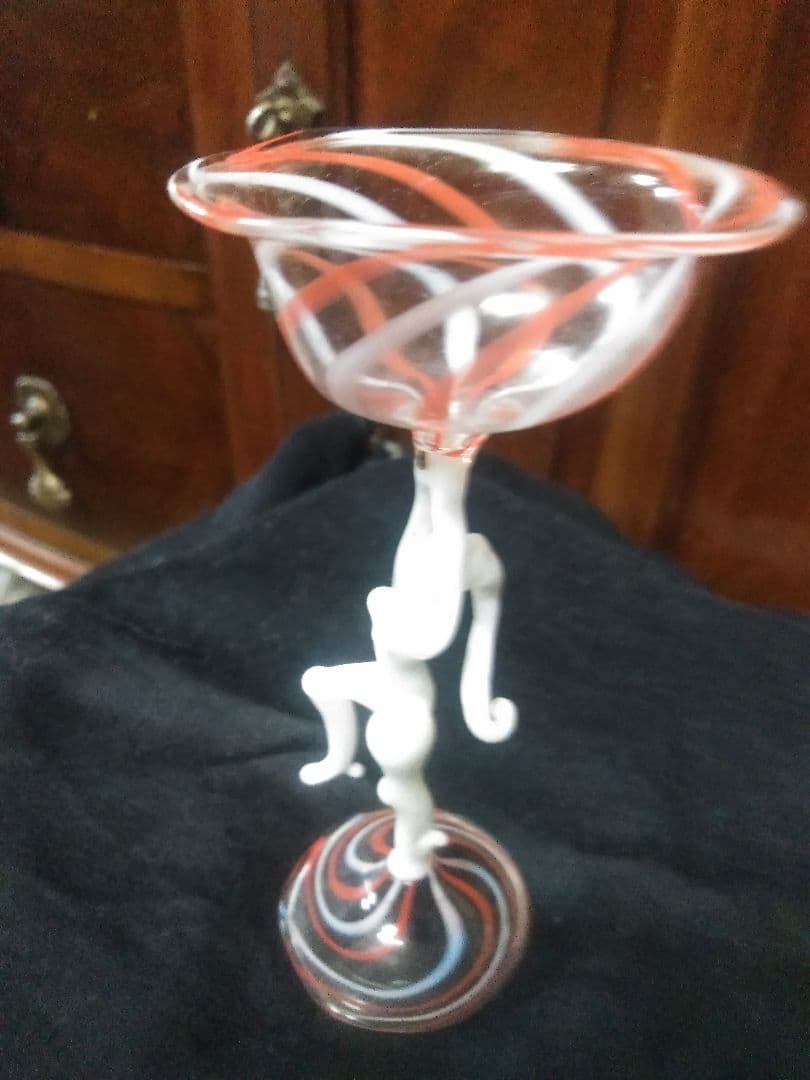 アンティークの小さなビミニグラスかわいい少女