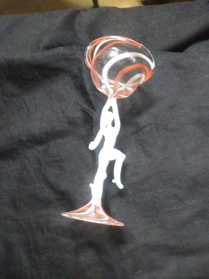 アンティークの小さなビミニグラスかわいい少女