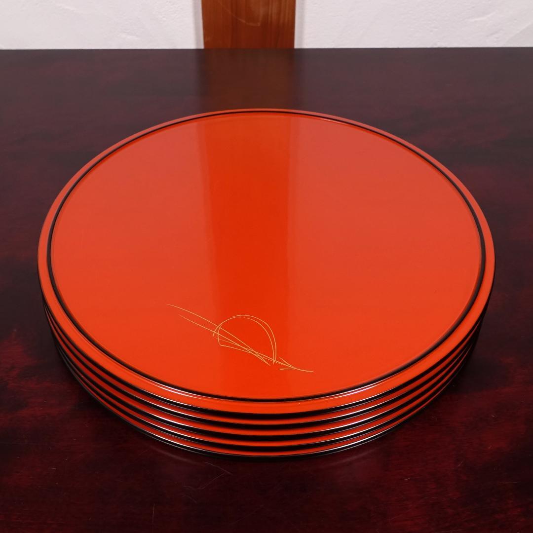 輪島塗 八井珠蔵 朱塗 裏黒塗 沈金結び松 丸盆 5客 共箱