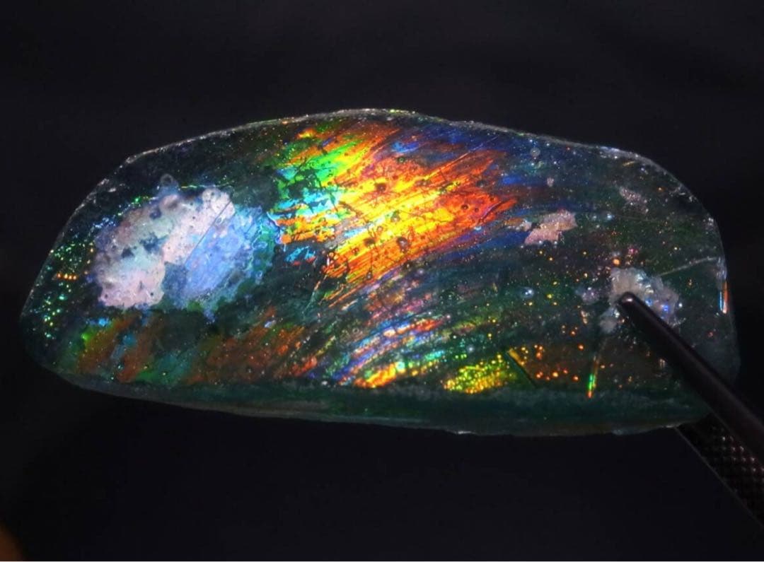 25.71ct ・2000年の時を超えた神秘・銀化が綺麗な天然ローマングラス