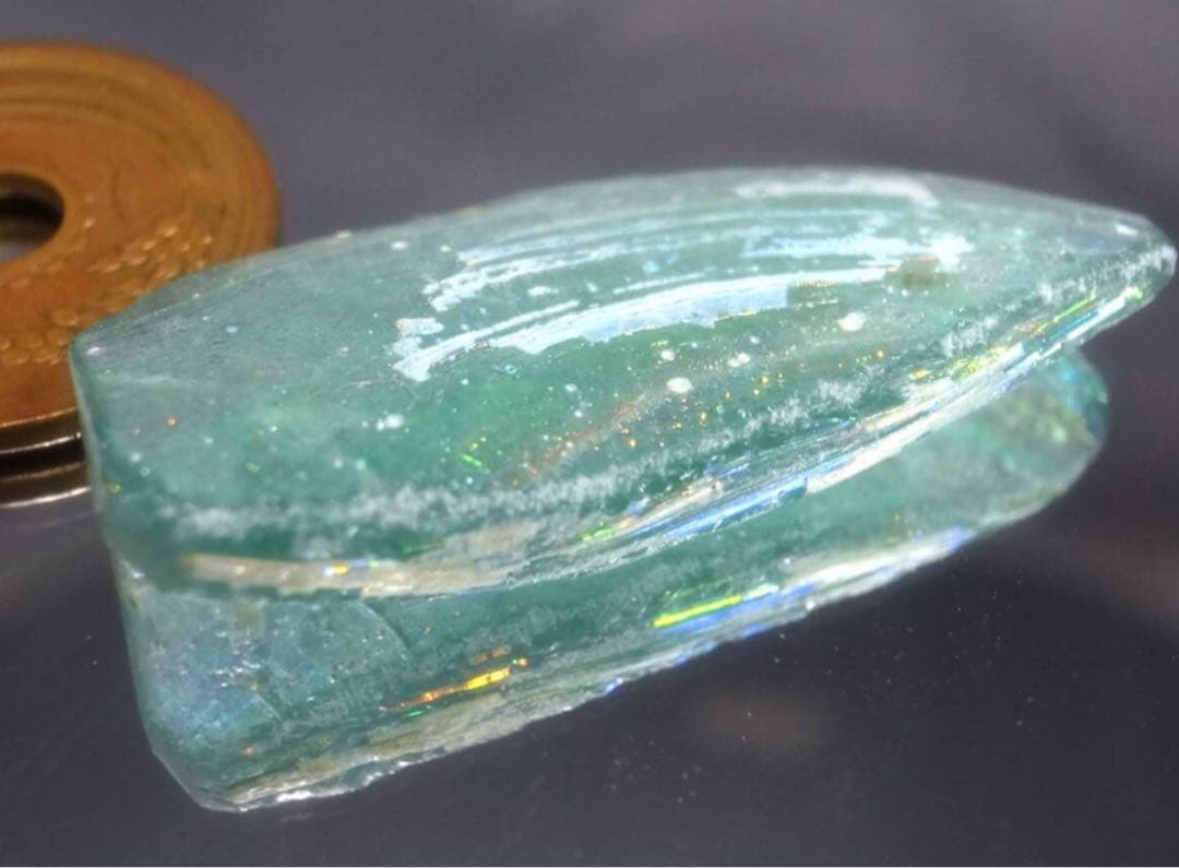 25.71ct ・2000年の時を超えた神秘・銀化が綺麗な天然ローマングラス