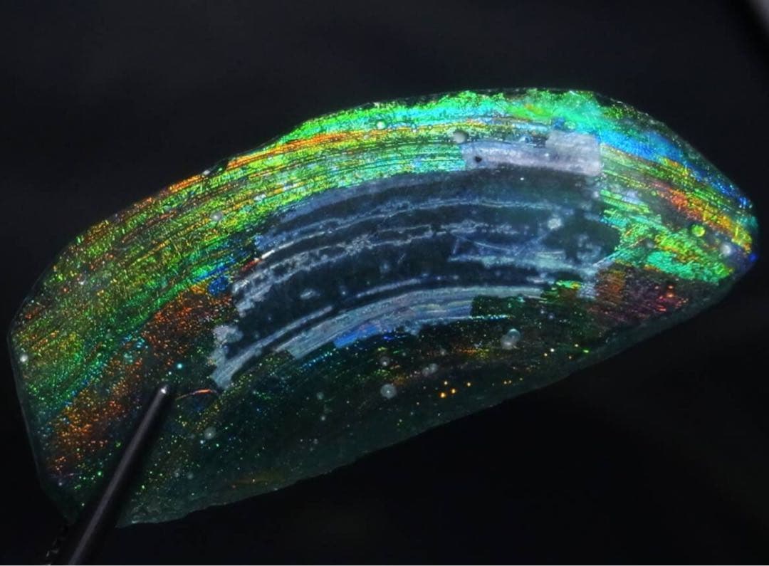 25.71ct ・2000年の時を超えた神秘・銀化が綺麗な天然ローマングラス