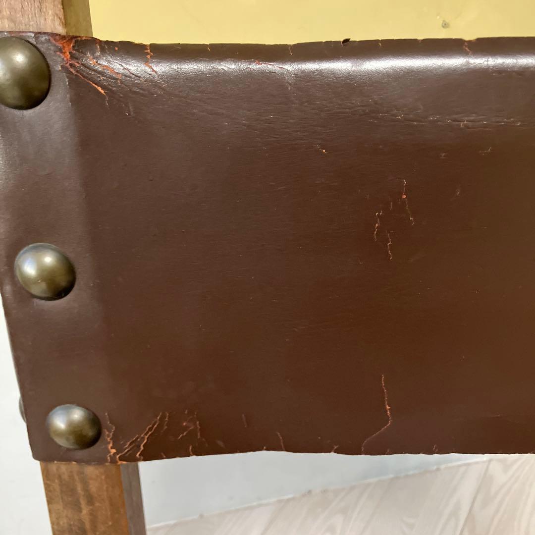 装飾彫刻入りスタッズ付き革椅子イギリスアンティーク本革ヴィンテージ