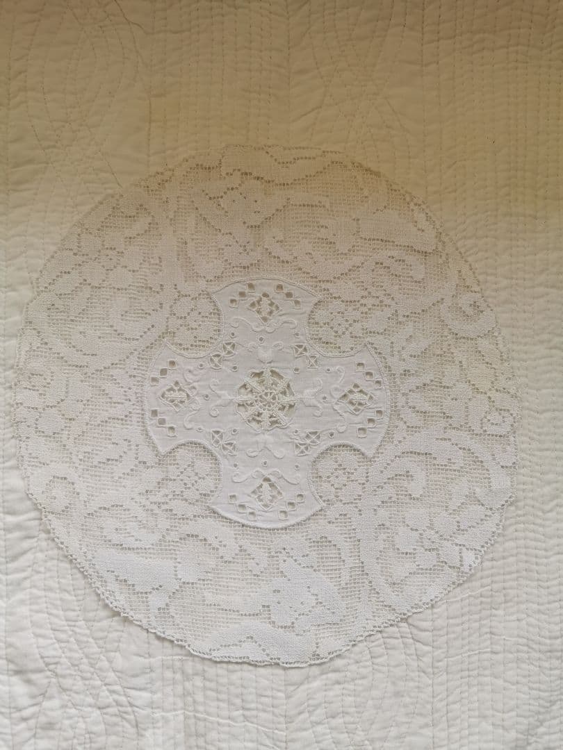 アンティークイタリア 女神と犬のフィレレース レティセラプント刺繍リネンドイリー