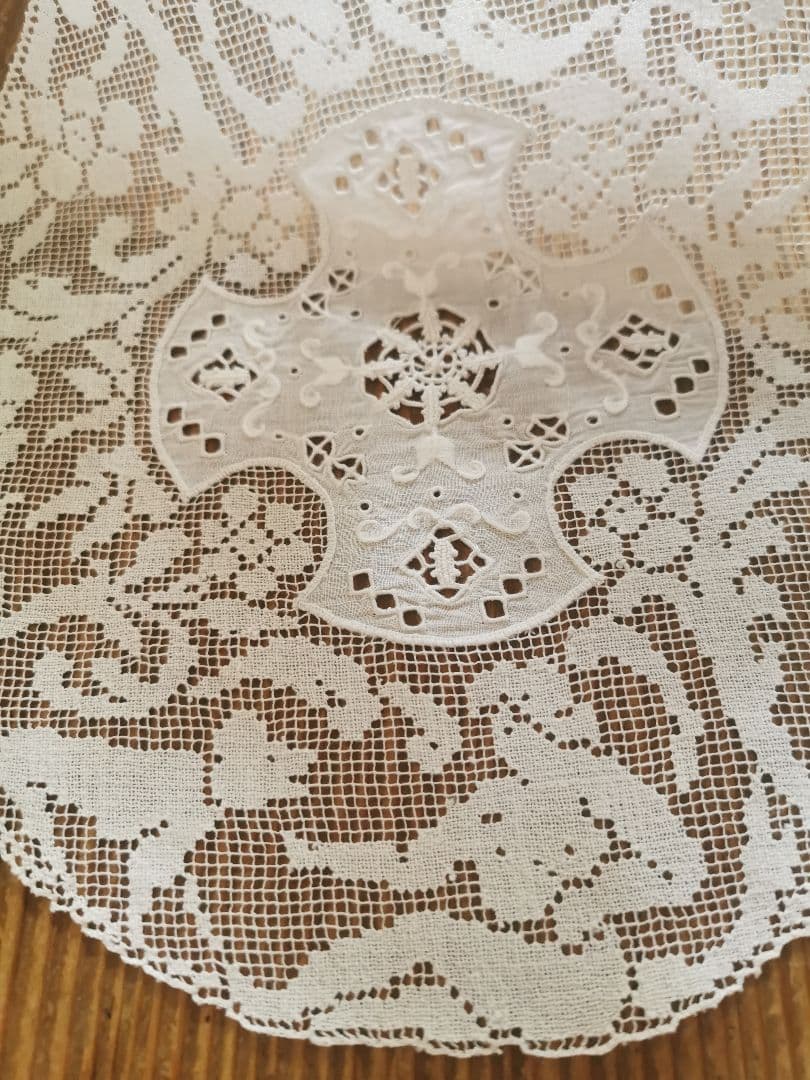 アンティークイタリア 女神と犬のフィレレース レティセラプント刺繍リネンドイリー