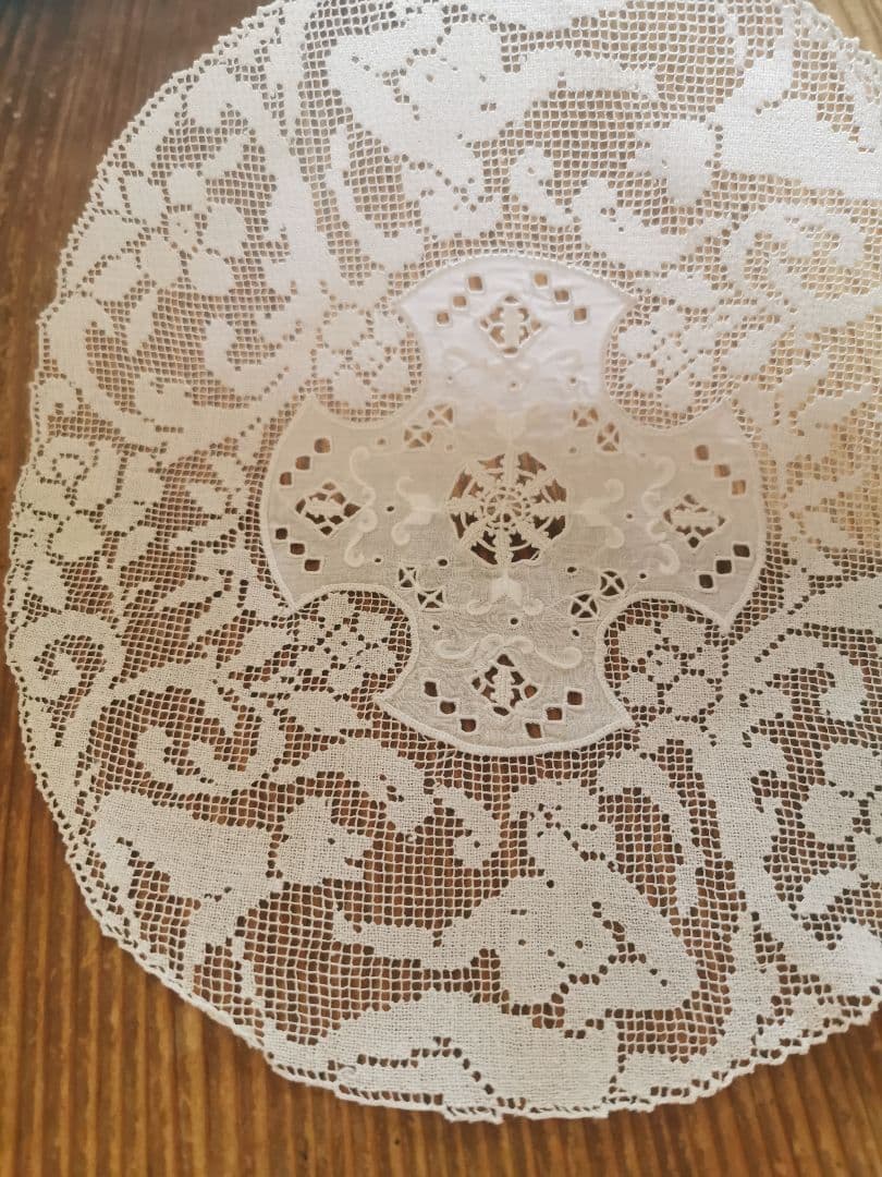 アンティークイタリア 女神と犬のフィレレース レティセラプント刺繍リネンドイリー