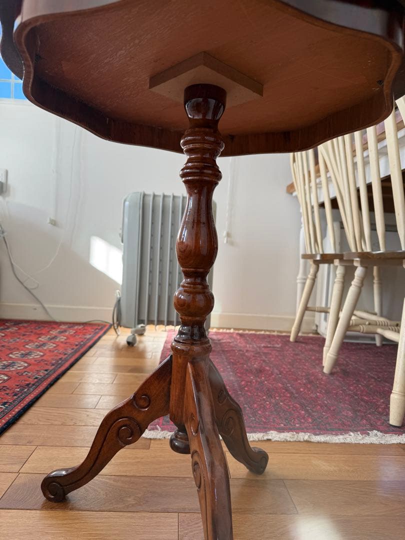 アンティーク調　ティーテーブル　サイドテーブル　ワインテーブル