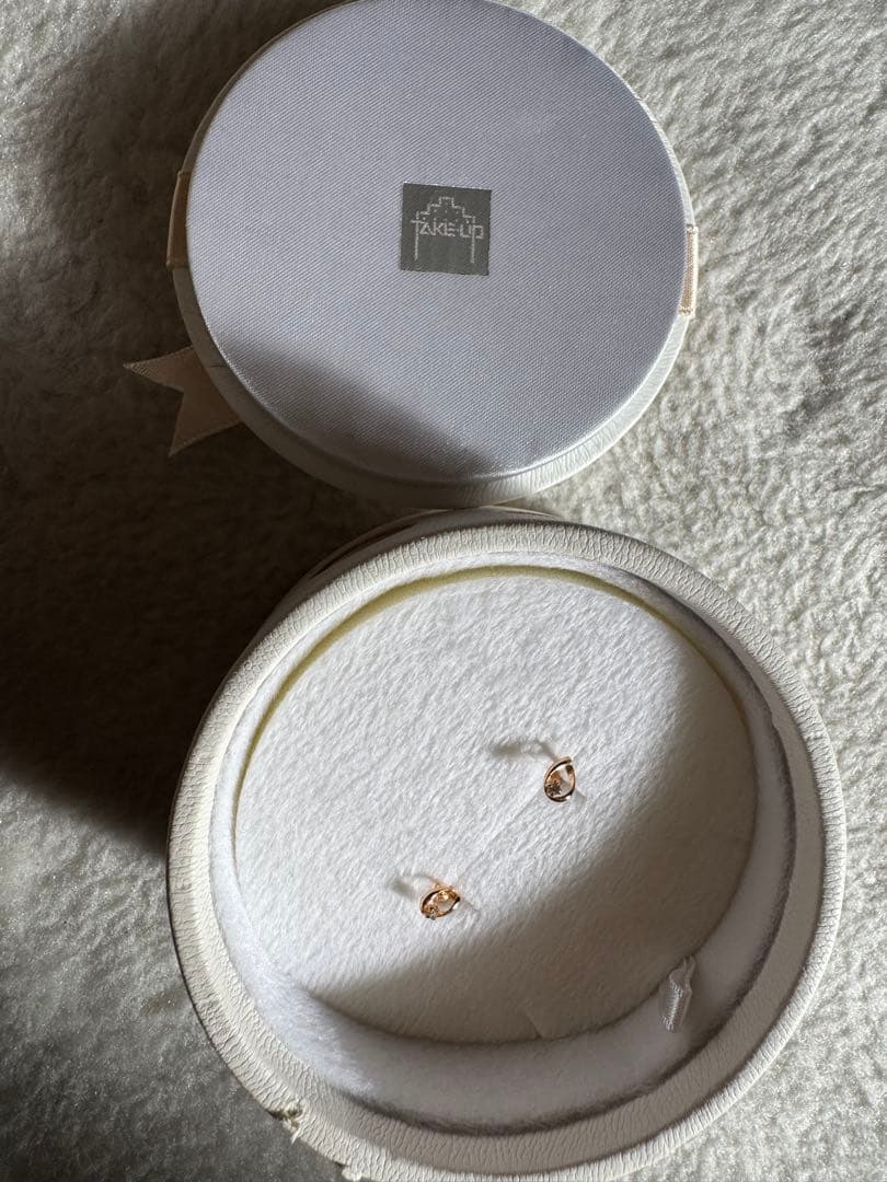 セカンドピアス　take upゴールドピアス