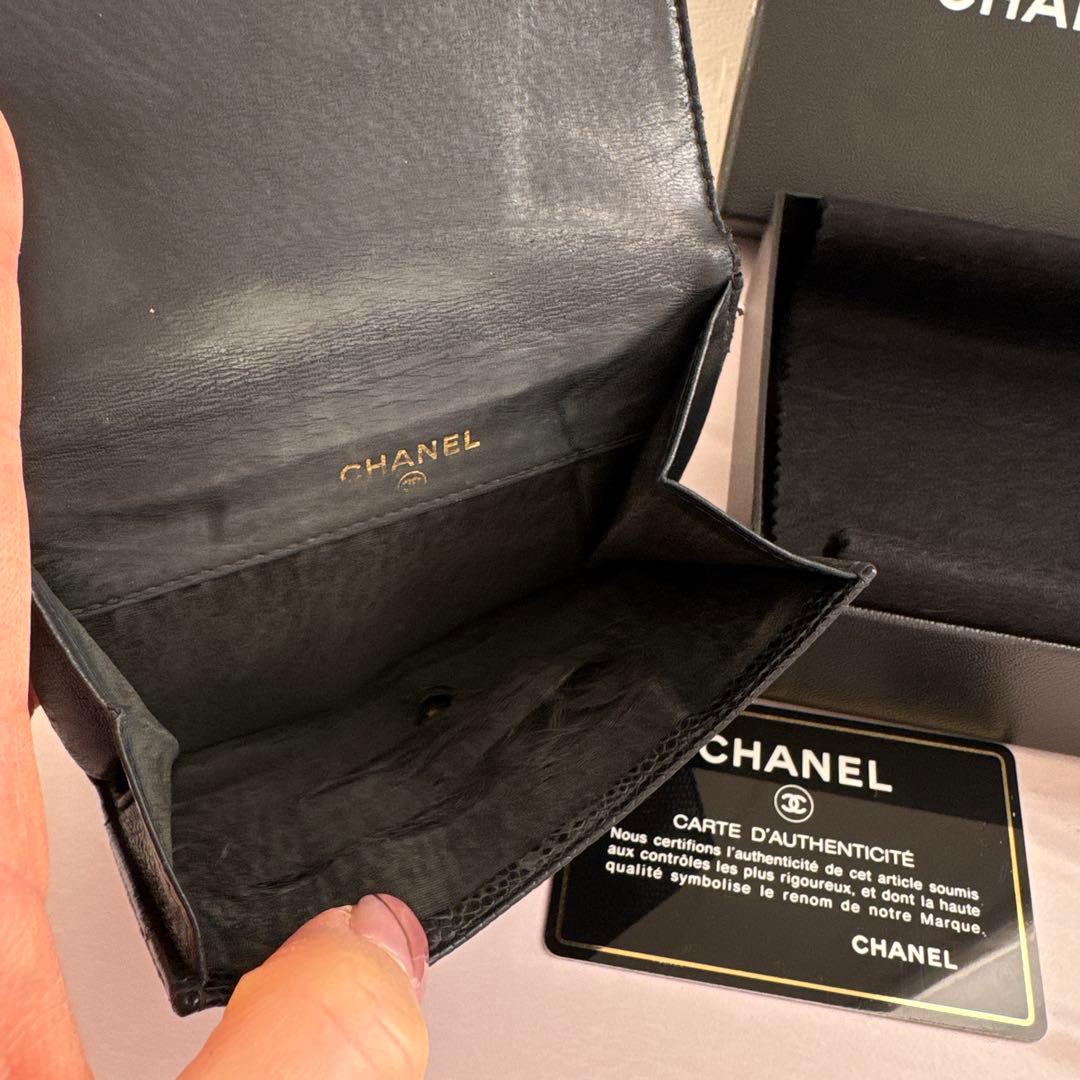 シャネル　二つ折り財布　箱とギャランティーカード 付き