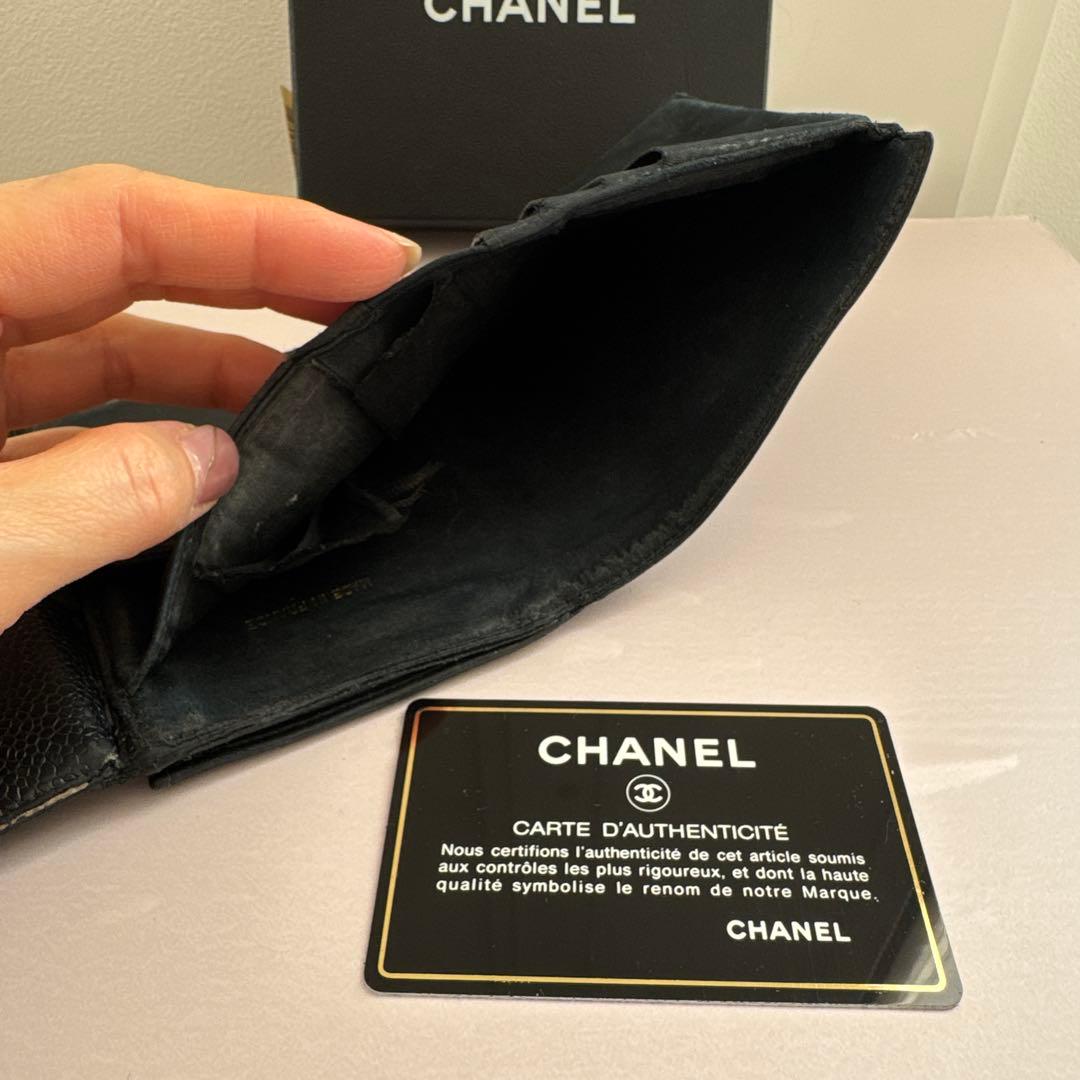 シャネル　二つ折り財布　箱とギャランティーカード 付き