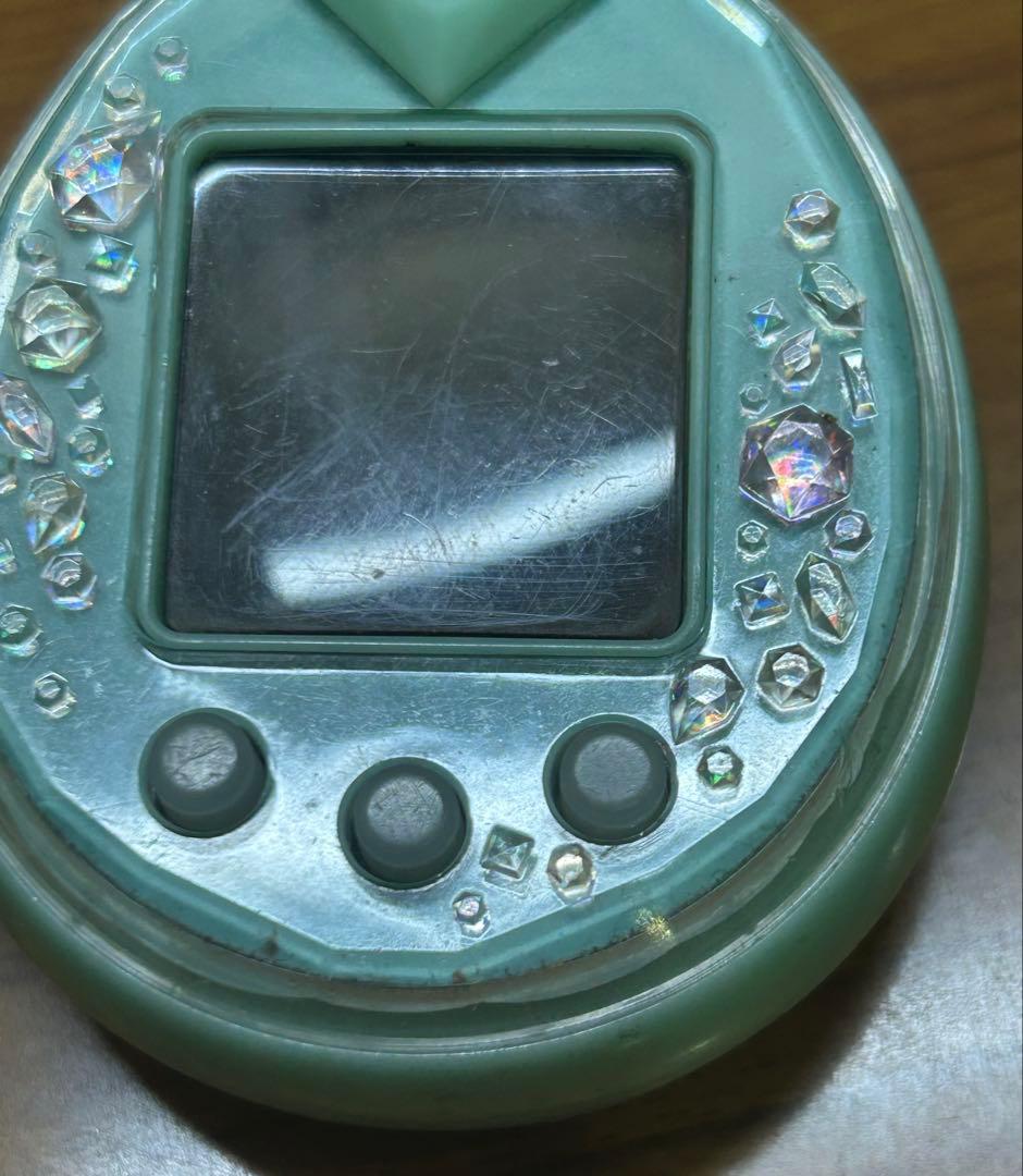 【1/3発送】たまごっちピース本体 新品電池2本,説明書,箱,たまデコピアス付き