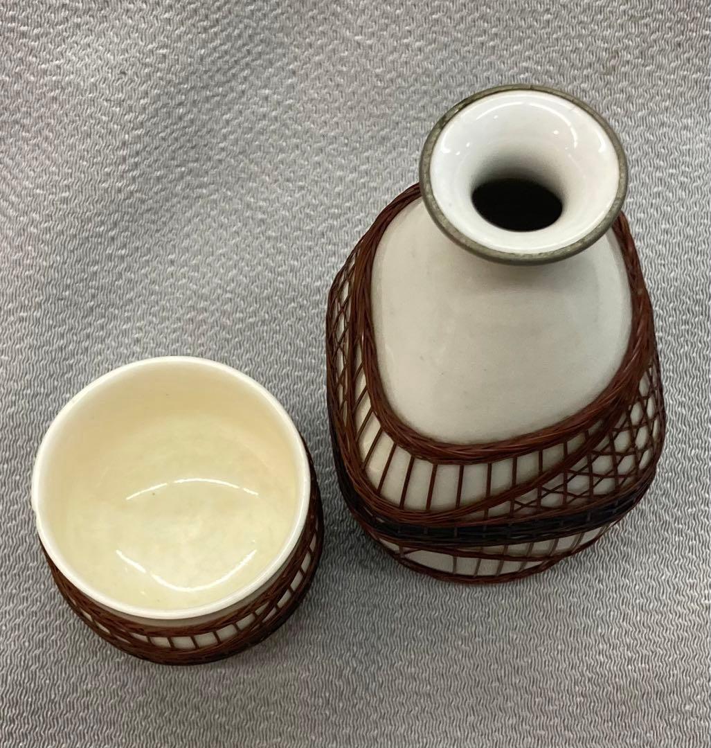B25s  砥部焼　「淡黄磁竹編飾り付き酒器」銚子　猪口　古砥部　愛山向井　愛媛