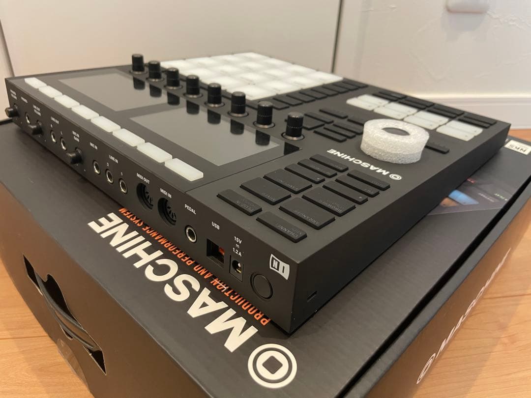 ④ Native Instruments MASCHINE Mk3 ライセンス有