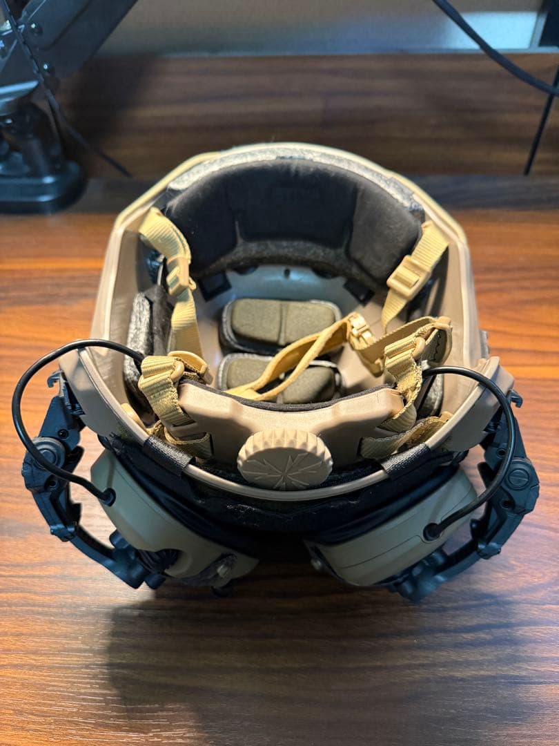 タクティカルヘルメット