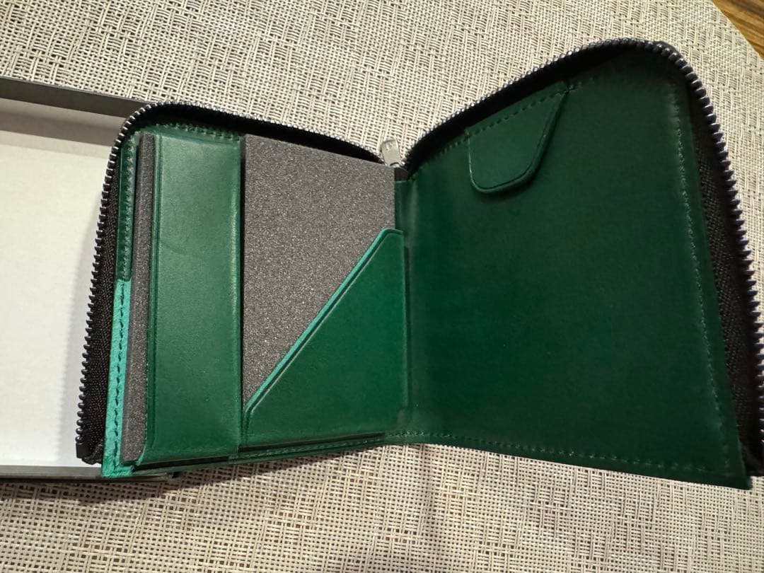 【新品未使用】usfl 緑色 レザー ジッパー財布