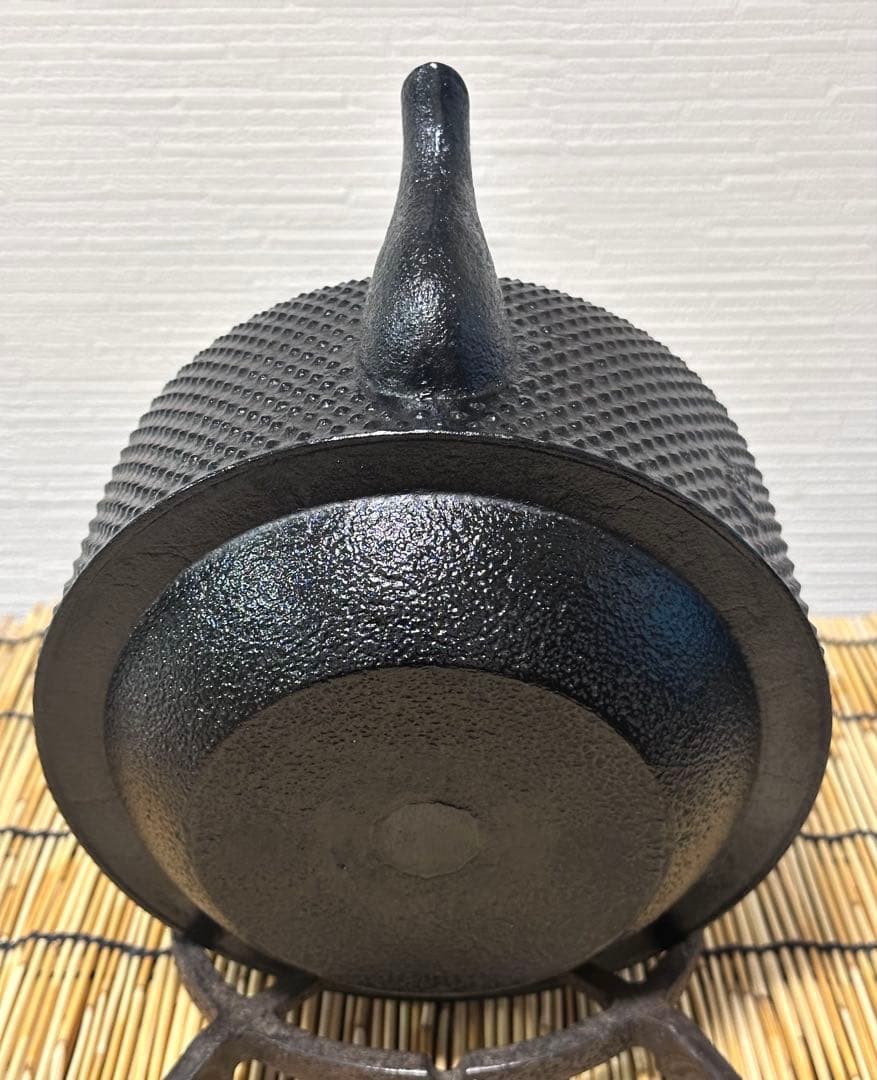 未使用品　成龍堂鋳造所 伝統工芸士 及川　齋（齋峰)造　１８型アラレ　南部鉄瓶