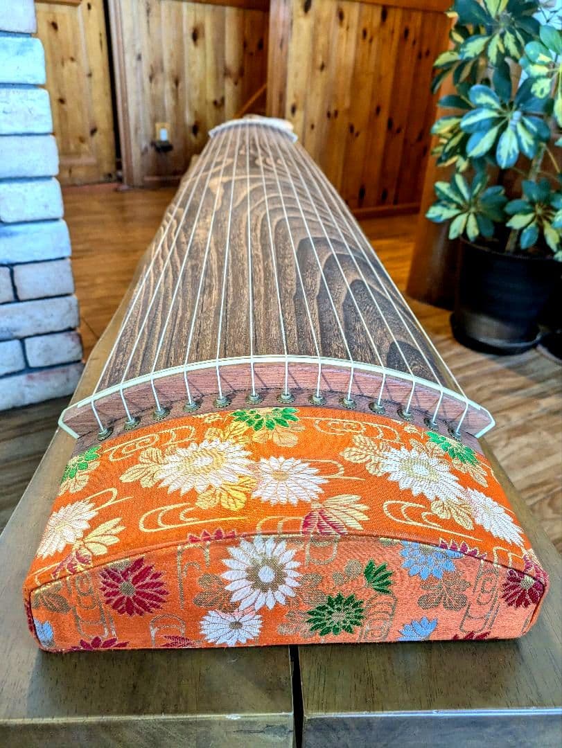 琴　和楽器　弦楽器 13弦　すだれ彫り　口絵　美木目