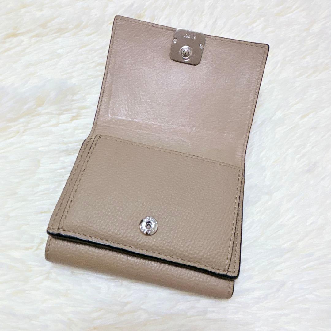 人気カラー✨LOEWE アナグラム トライフォールド ウォレット 三つ折り財布