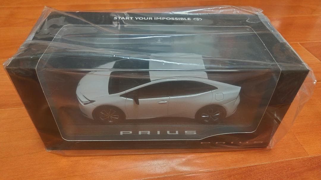 トヨタ プリウス & ランドクルーザー ミニカー2台セット