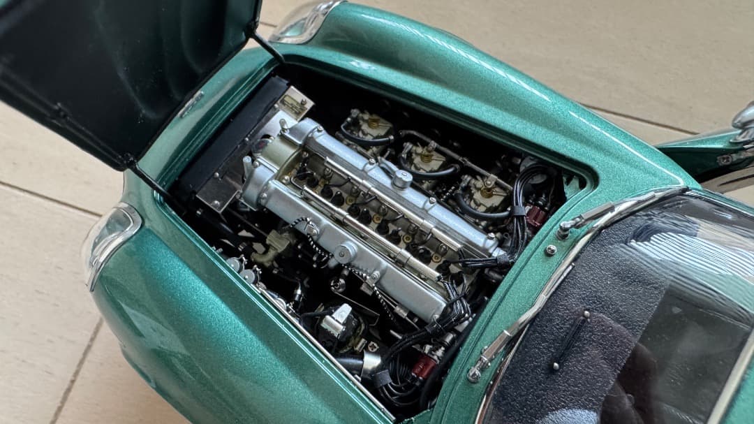 CMC 1/18 アストンマーティン DB4 GTツァガート