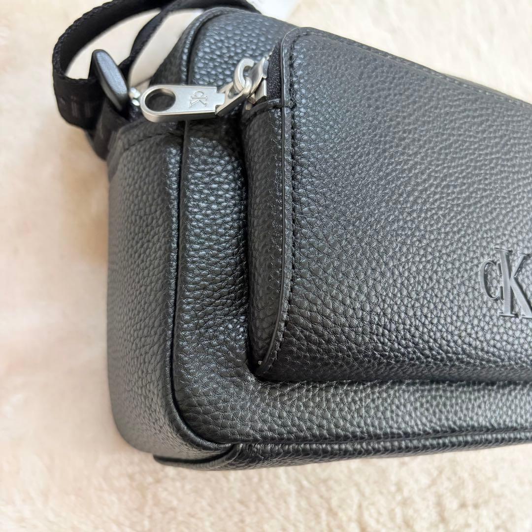 海外限定✨新品 カルバンクライン ダブルジップショルダーバッグ カメラ シボ 黒