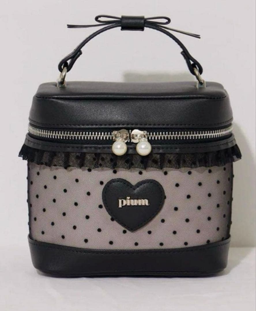 pium バニティバッグ　black
