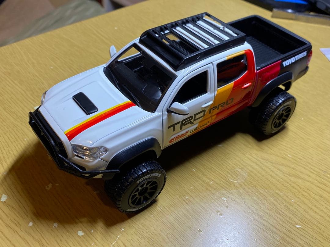 マイスト 1/27 トヨタ タコマ TRD プロ ホワイト/レッド/ブラック