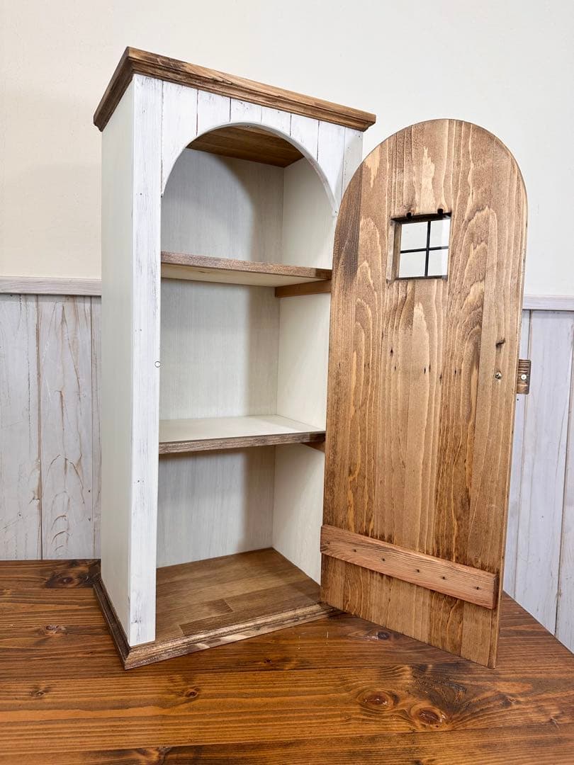 【1点のみ】アンティークな扉のようなキャビネット　キズありのためお値下げ