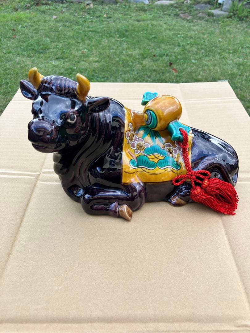 木田弘之作　色釉干支置物「丑」ウシ　縁起物陶器　九谷焼大吉窯　松竹梅