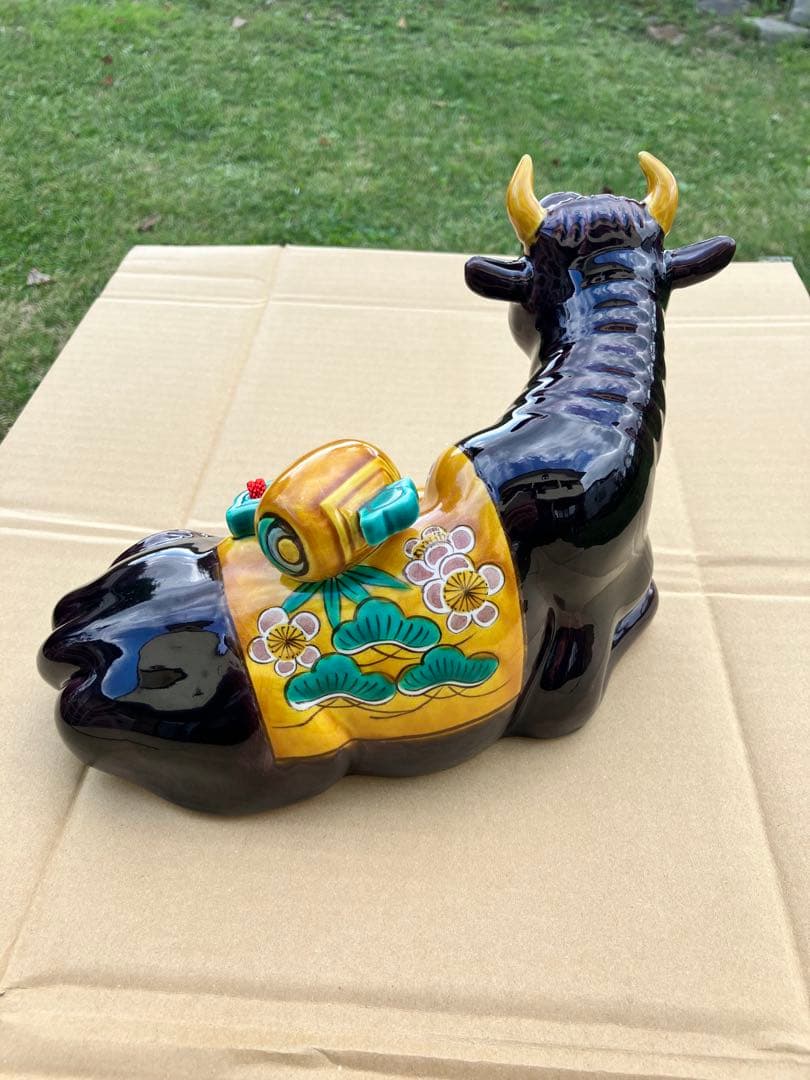 木田弘之作　色釉干支置物「丑」ウシ　縁起物陶器　九谷焼大吉窯　松竹梅