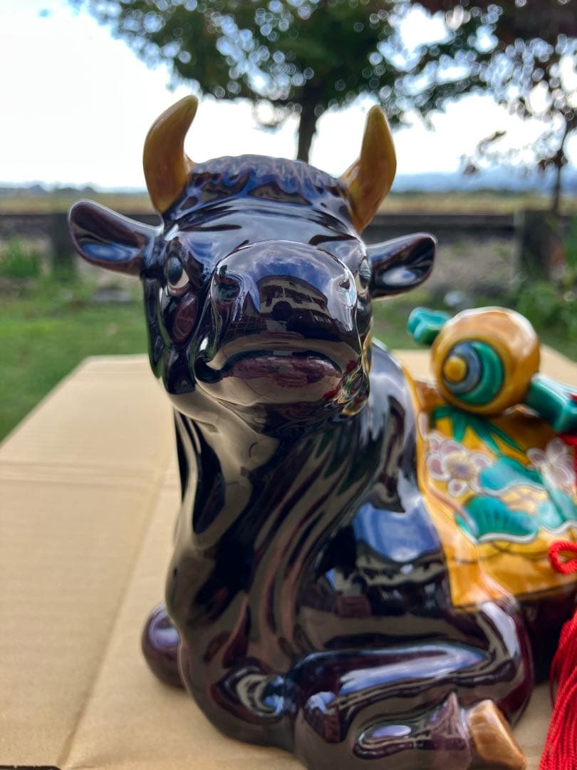木田弘之作　色釉干支置物「丑」ウシ　縁起物陶器　九谷焼大吉窯　松竹梅