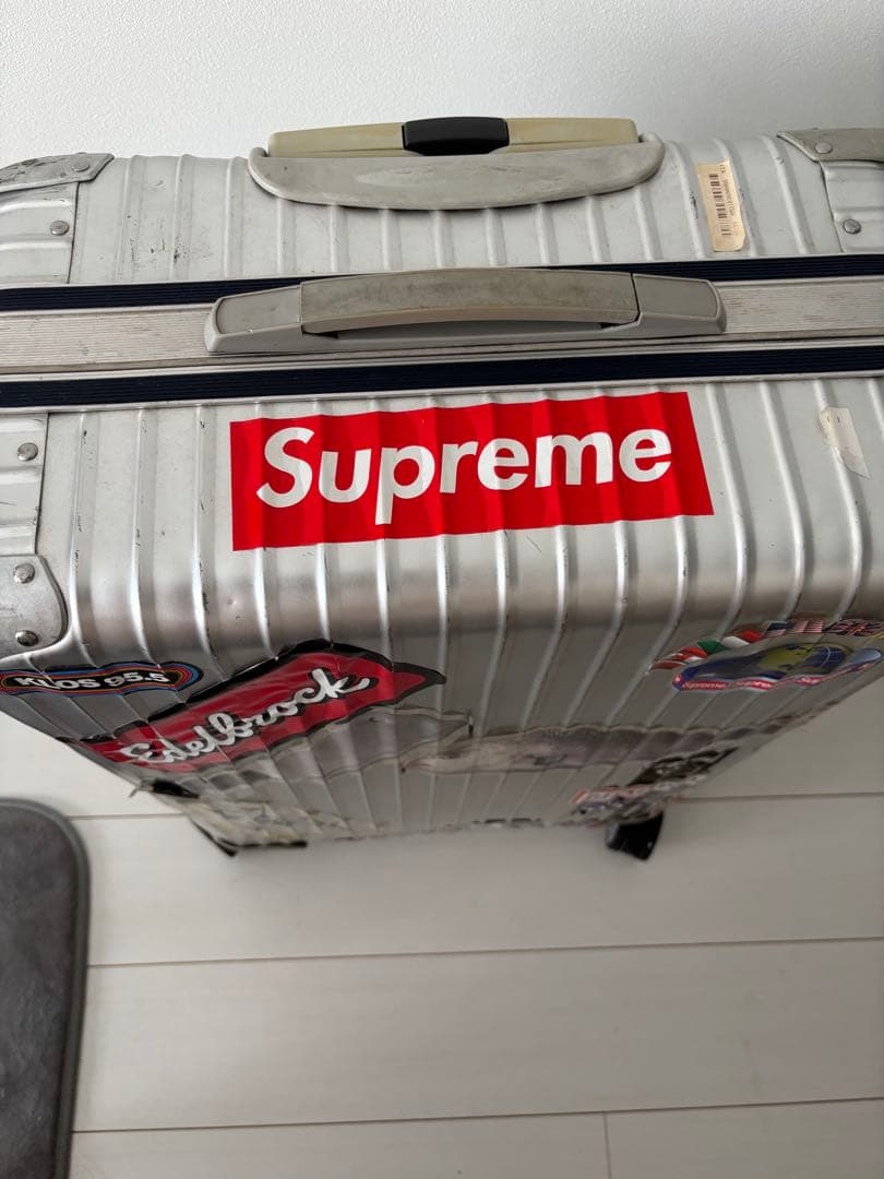 リモワ　RIMOWAアルミキャリーケース 中型 ステッカー付き