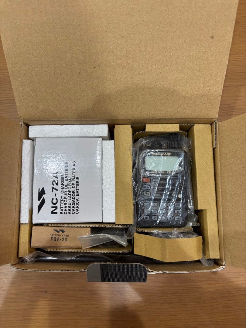 VX-6 デュアルバンドトランシーバー