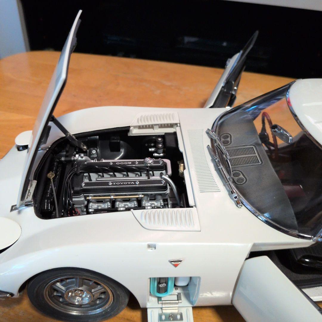 ディアゴディスティニ　TOYOTA 2000GT ミニカー ホワイト1/10