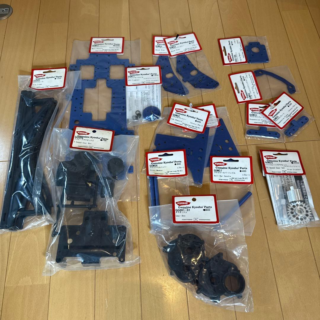 オフロードラジコンカー エンジン付き ギガクラッシャー　スペアパーツ大量