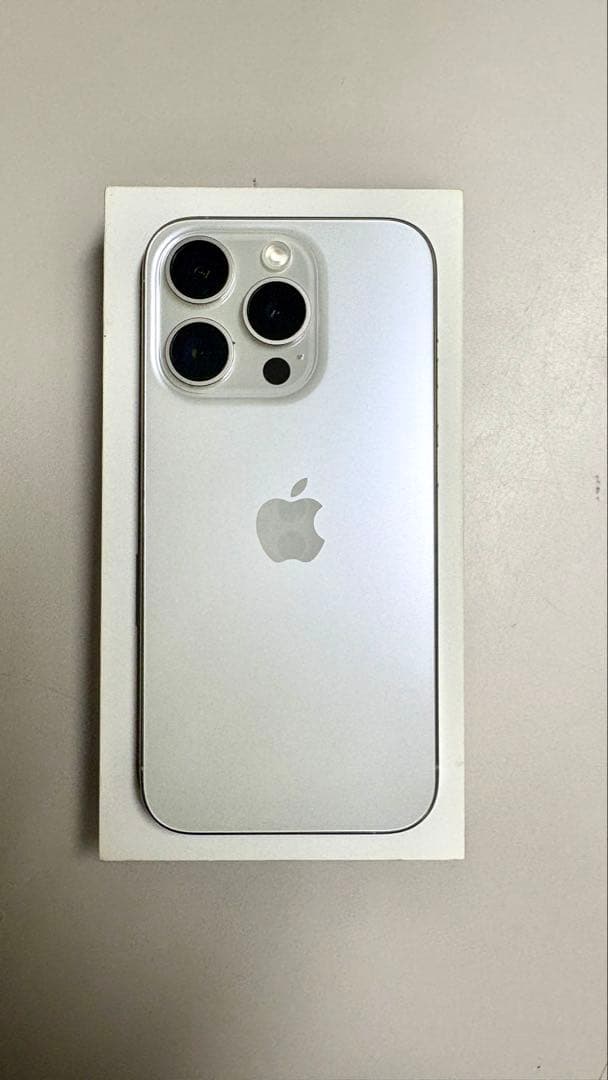 Apple iPhone 15 Pro 本体 ホワイトチタニウム