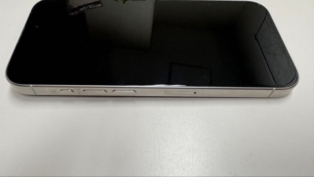 Apple iPhone 15 Pro 本体 ホワイトチタニウム