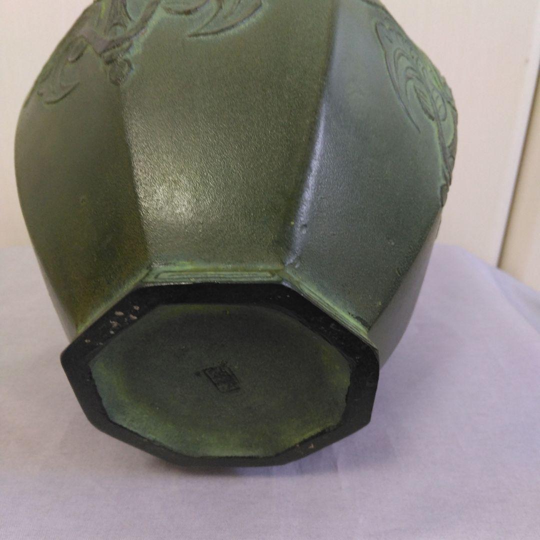 緑色 八角形 鉄製花瓶 浮彫り模様　セール中！