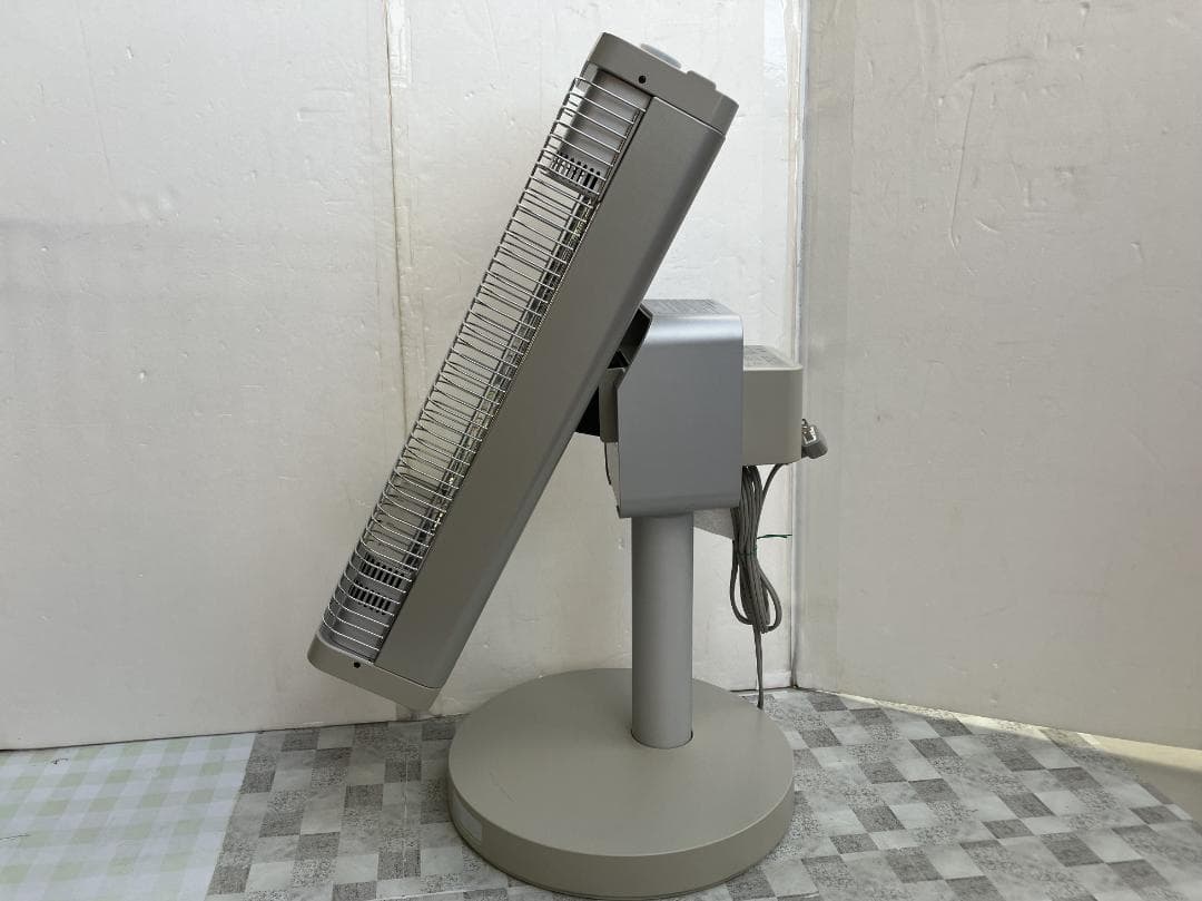 ダイキン　遠赤外線輻射式セラムヒート暖房機　ERFT11WSE7　2019年製