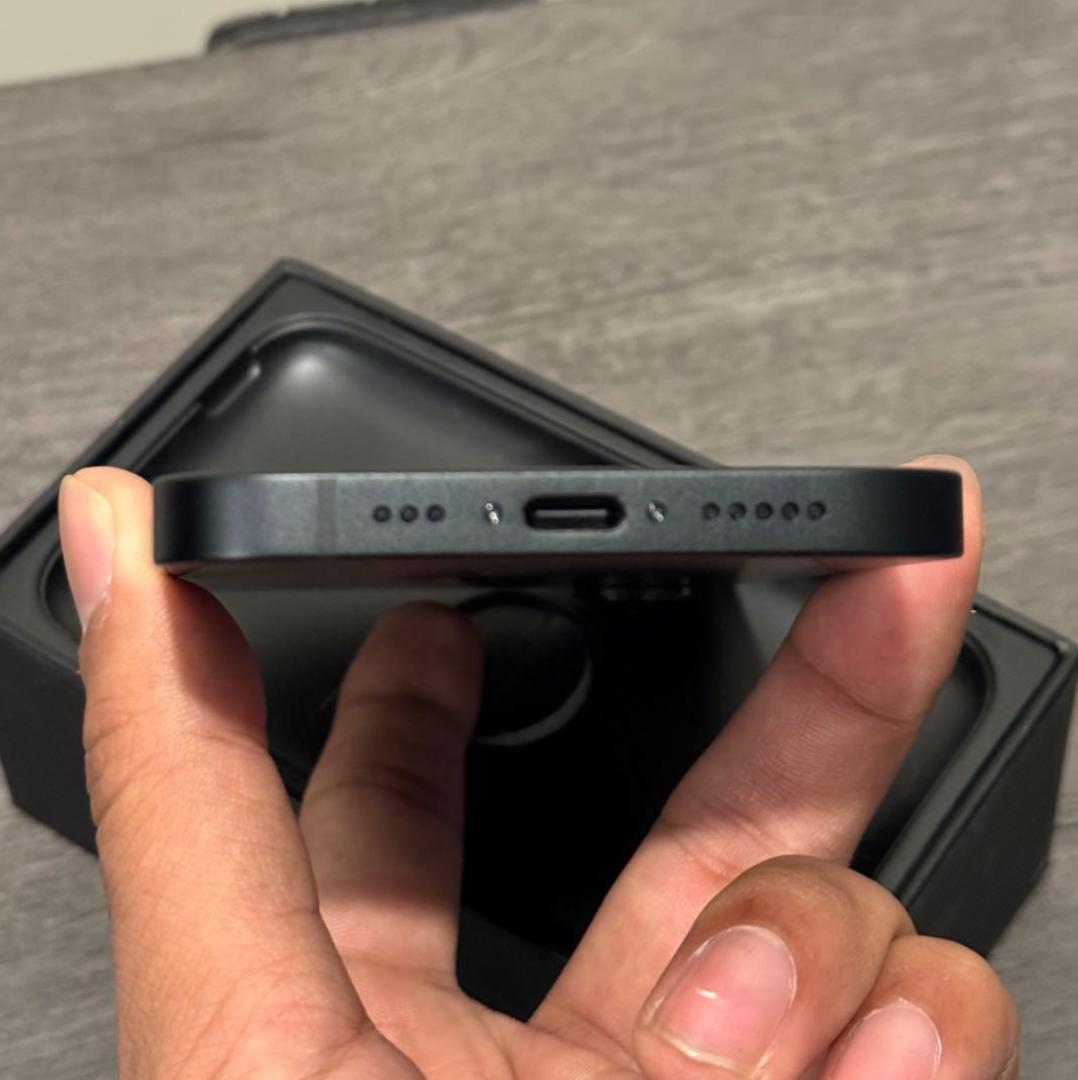 【新品同様】iPhone 16e｜256GB｜SIMフリー版　バッテリー100％