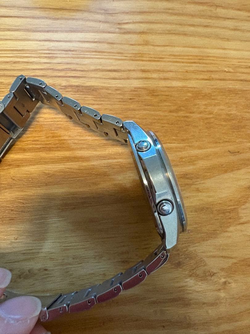 CASIO LINEAGE 腕時計　ソーラー　チタン　LIW-M610TDS