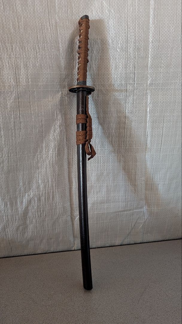 伝統的な刀 鋼の刃 木製鞘　模造刀　レプリカ