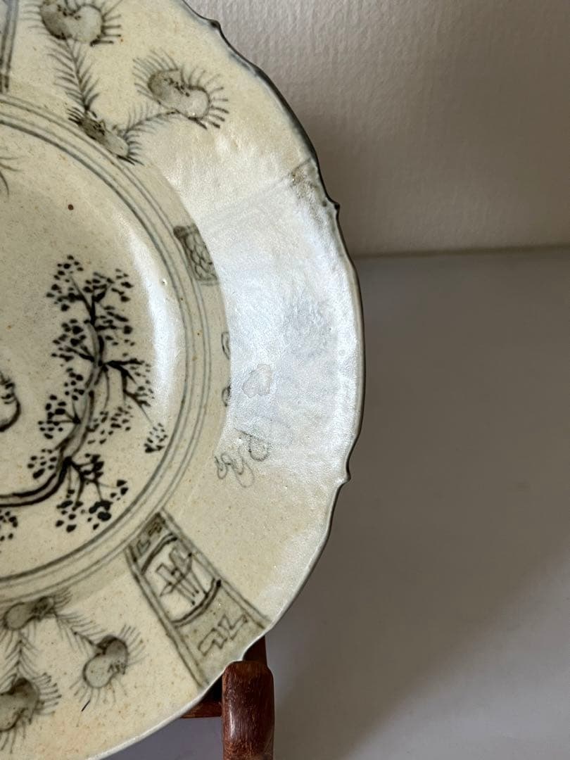 中国古美術　大明宣徳年人物花卉紋皿；西X-7