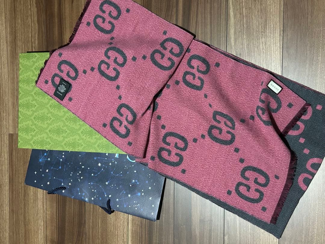 GUCCI ロゴ入りマフラー 37 x 190 cm 紙袋、箱なし