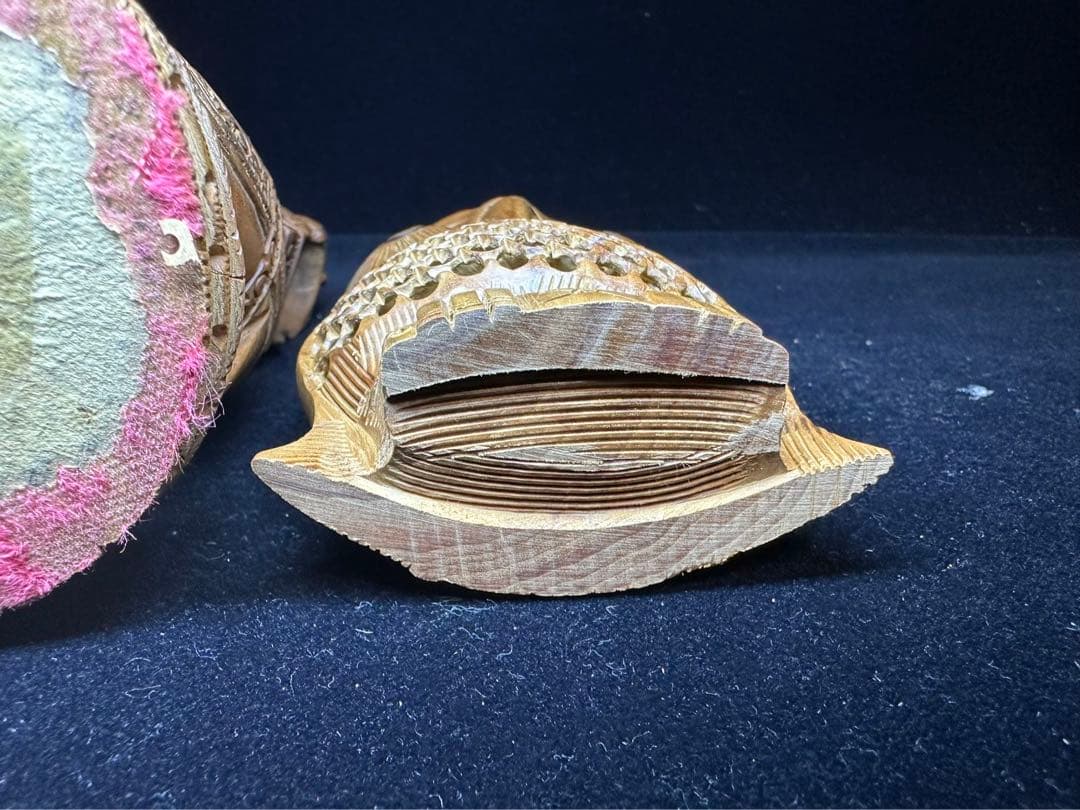 木彫り　白檀　インド　仏像　彫刻 置物　細密細工　骨董　アンティーク