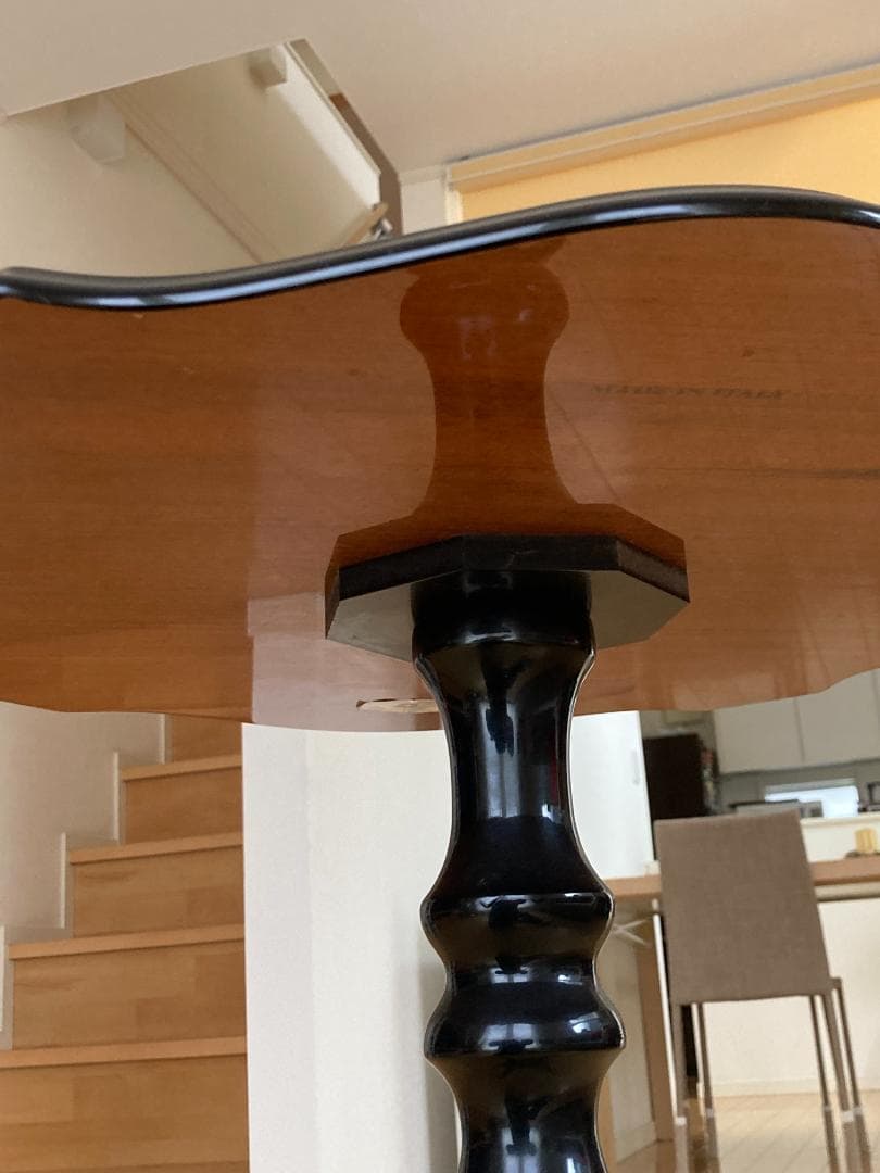 イタリア製　サイドテーブル　円形